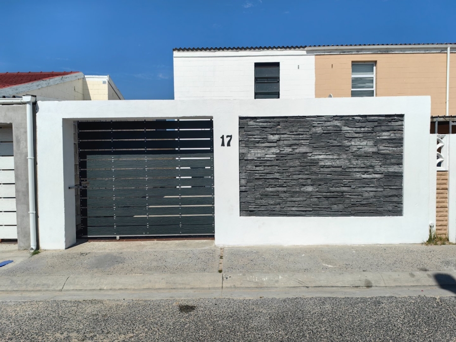 2 Bedroom Property for Sale in Eastridge Western Cape